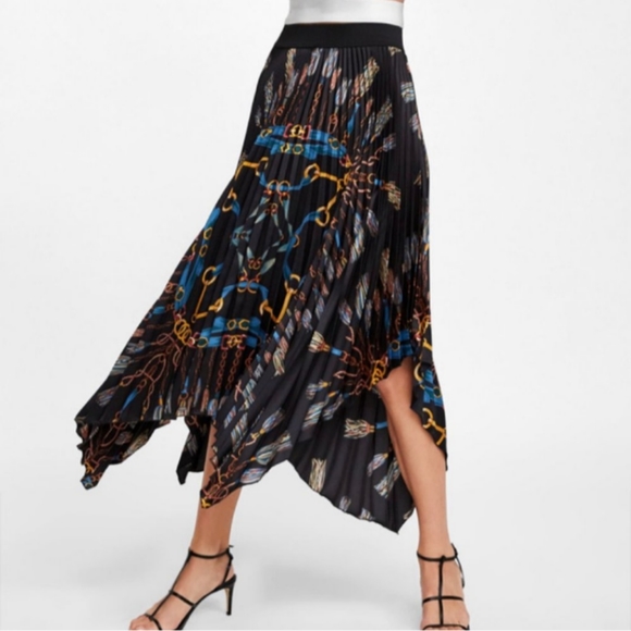 Blogger favorite! Zara pleated chain midi skirt - Picture 2 of 9